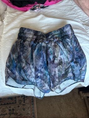 Women's lulu short size 0